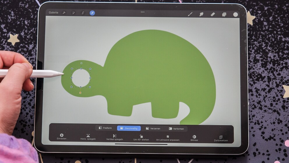 Mit der Touch-Geste kannst du bei Procreate einen Kreis ganz einfach rund machen. Auch Quadrate und Dreiecke erstellst du mit einem Tippen.