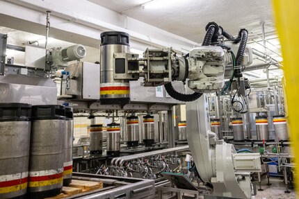 I robot industriali diligenti aumentano l'efficienza.